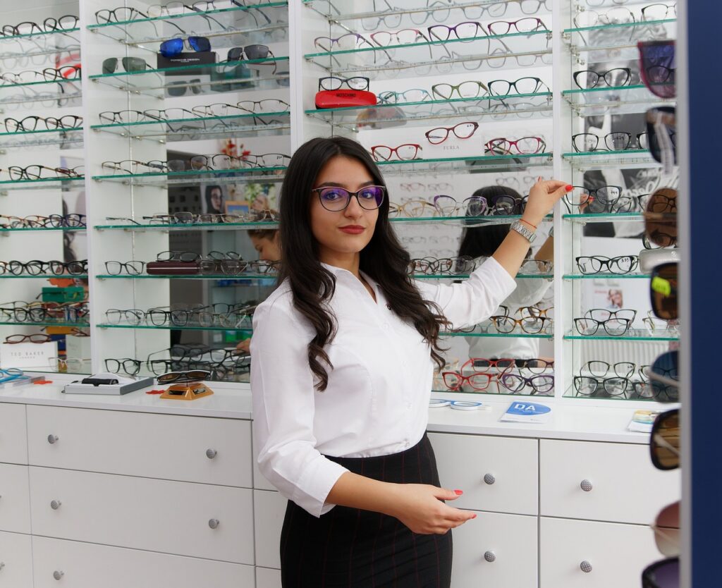 Beneficios de incorporar un programa de punto de venta en tu óptica